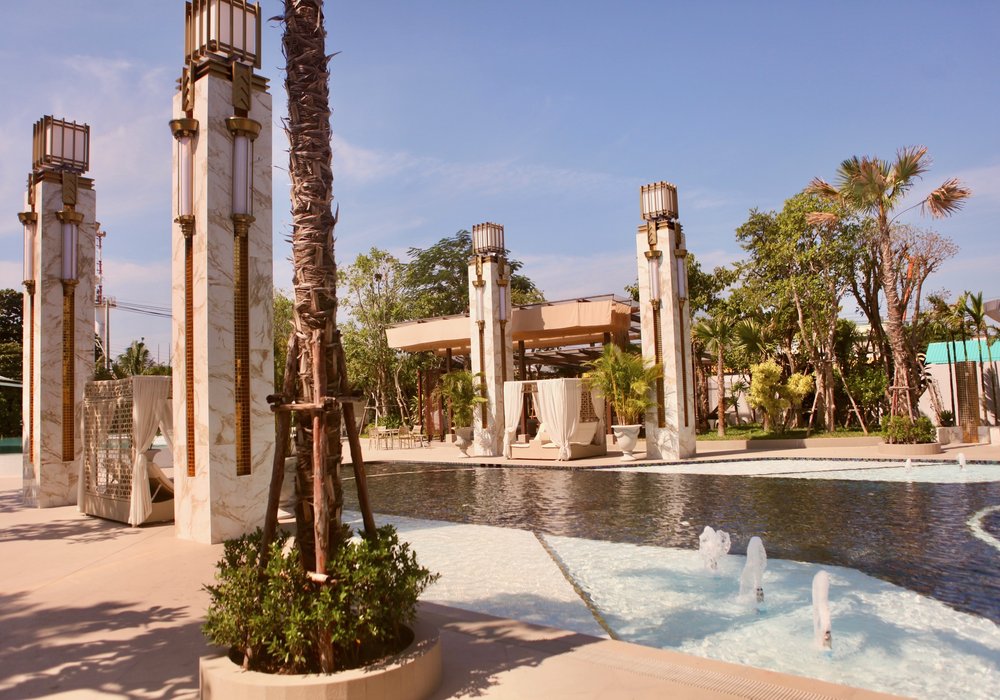 Beach Club & Lounge