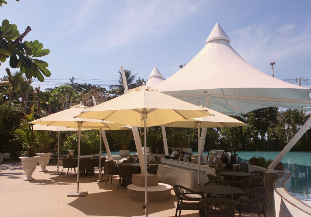 Pool Bar & Lounge