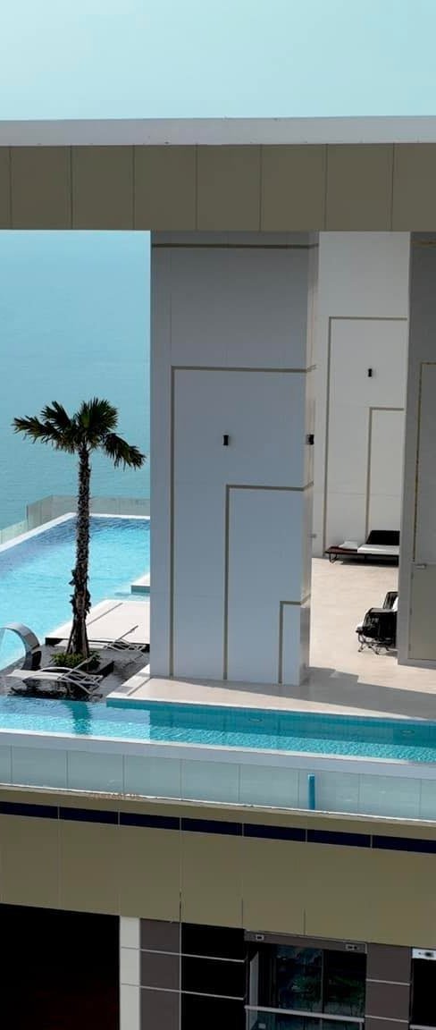Copacabana Beach Jomtien — rooftop pool and sea view