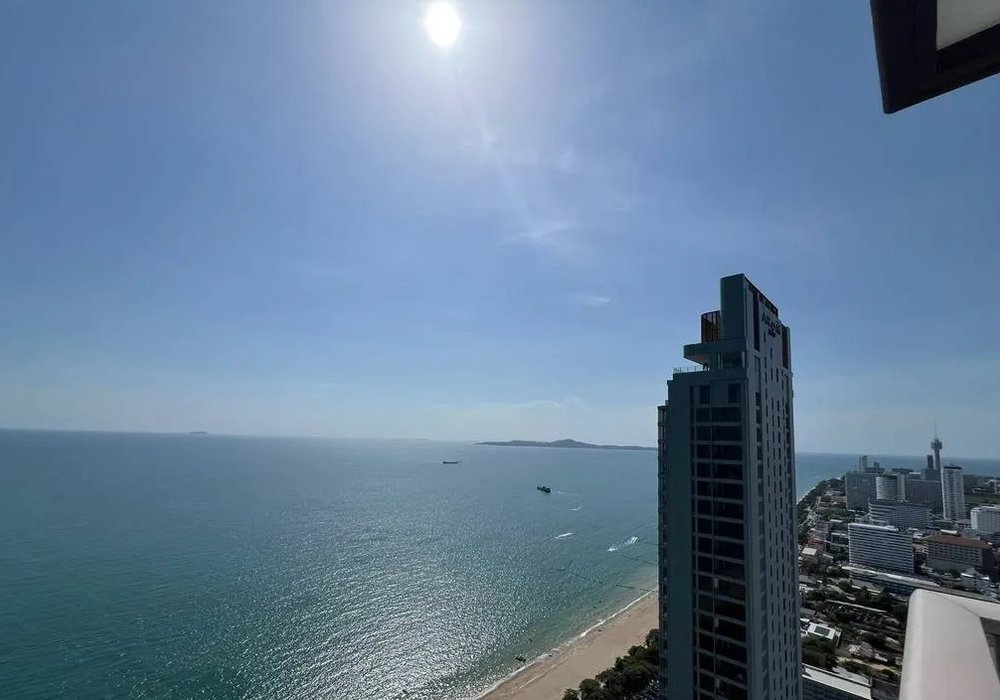 Copacabana Beach Jomtien — aerial city and sea view